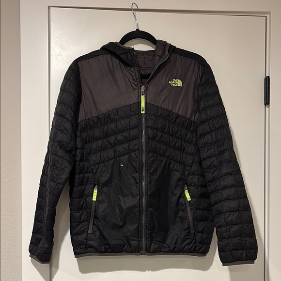 The North Face Other - The North Face Reversible Black and Gray Kids Jacket - 18/20